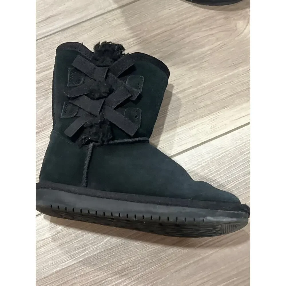Koolaburra by UGG Victoria Short Black Suede Bow Boots Girls Size 10 NB100
